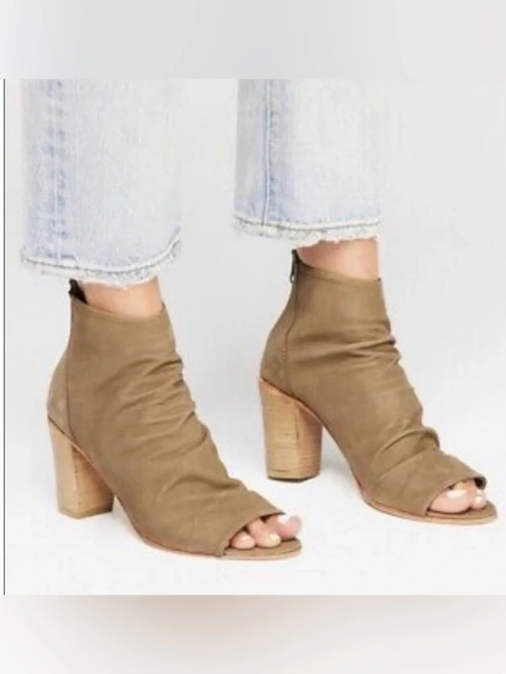 FREE PEOPLE CLEARWATER STACKED HEEL PEEP TOE ANKLE BOOT SIZE 38 TAUPE COLOR